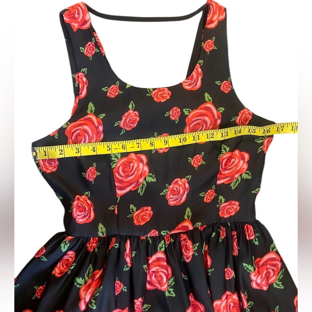 Floral black and red dress, Mesh V back, with Tulle, sleeveless, Size Medium - Picture 5 of 9